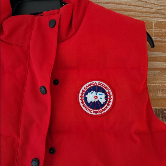 Canada Goose Freestyle Down Vest – Red – Women’s Size M - Picture 2 of 10
